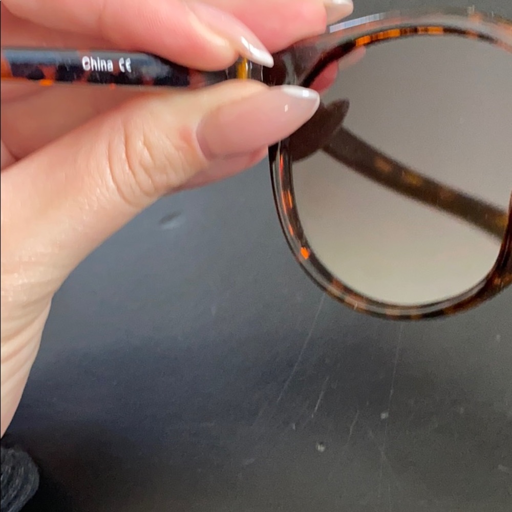Tortoise sunglasses - Picture 3 of 3